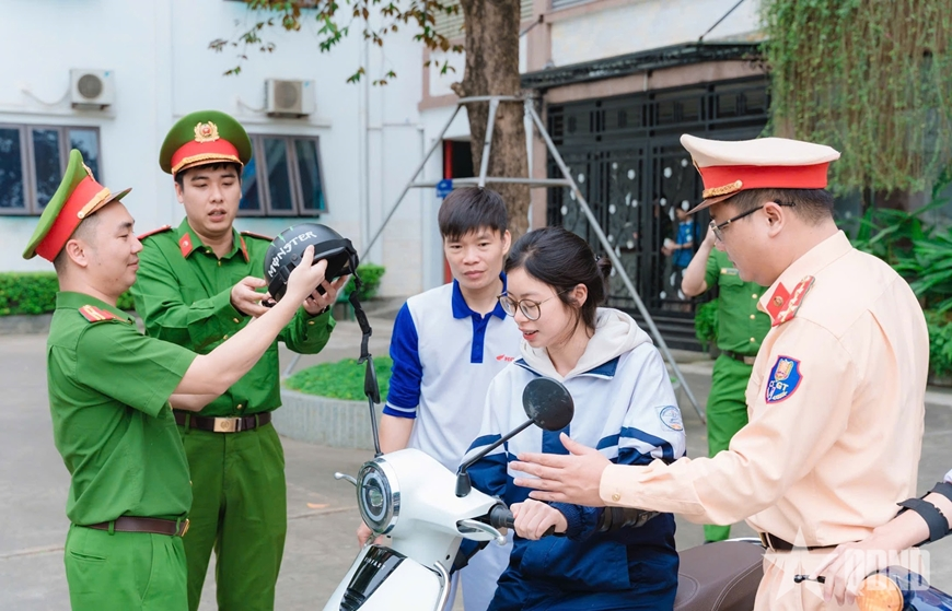 Hà Nội: Tuyên truyền kỹ năng lái xe an toàn đối với học sinh tại Thanh Oai